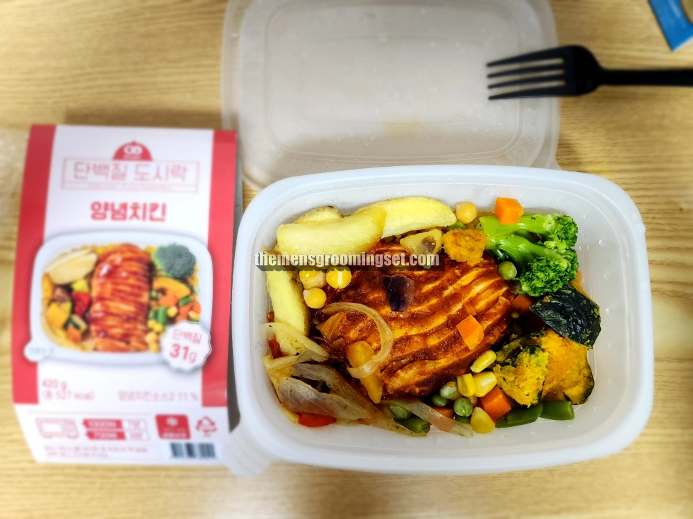 3. 양념치킨 맛 단백질 도시락 (1)